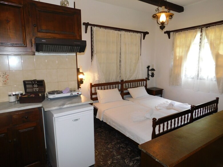 Hotel To Kalivi