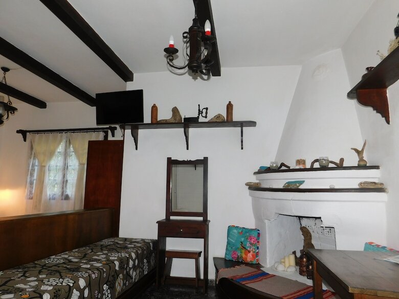 Hotel To Kalivi