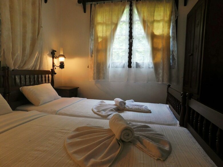 Hotel To Kalivi