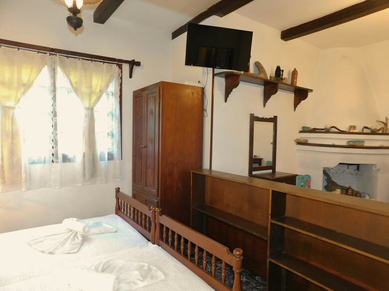 Hotel To Kalivi