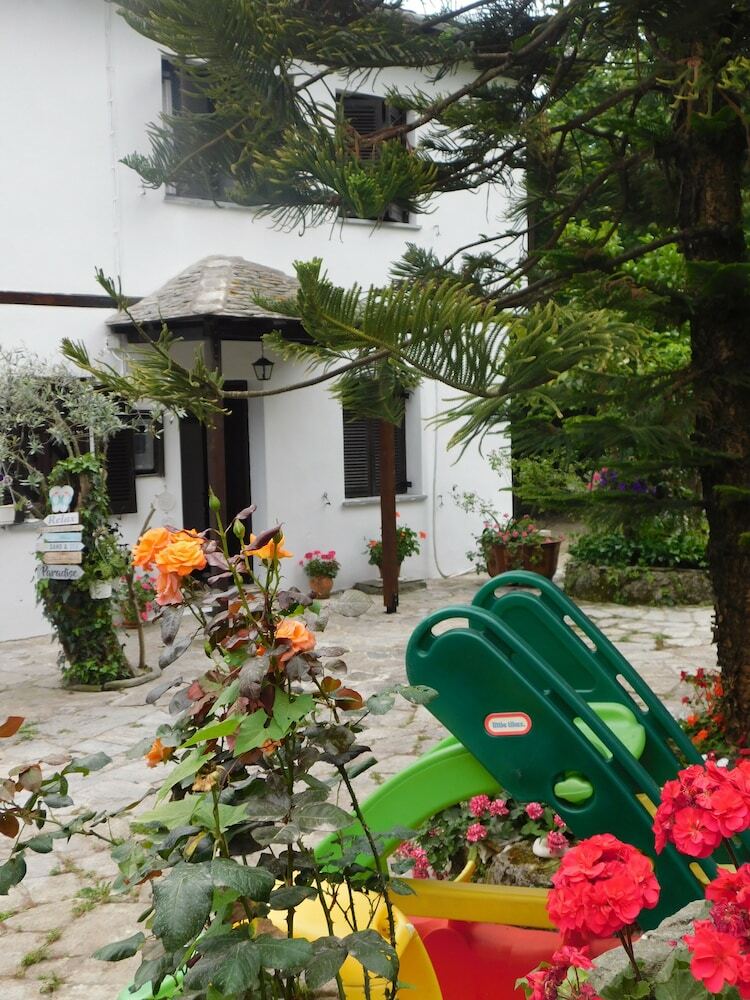 Hotel To Kalivi