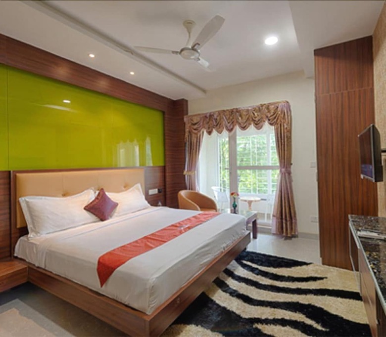 Hotel Vlr Residency