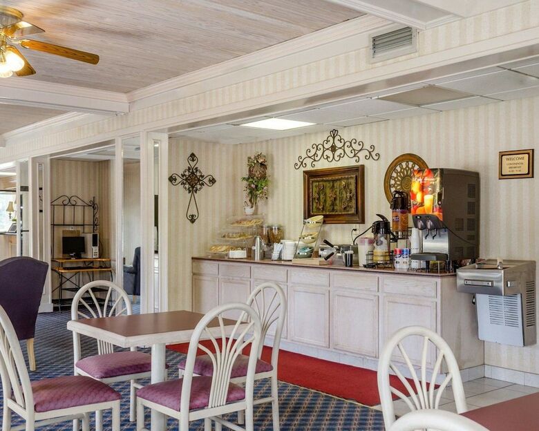 Hotel Econo Lodge Inn & Suites