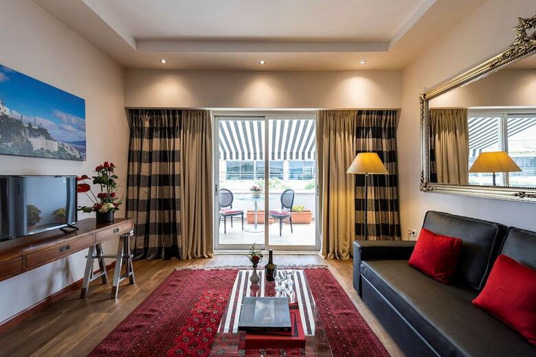 Best Western Plus Embassy Hotel