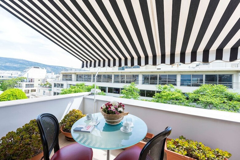 Best Western Plus Embassy Hotel