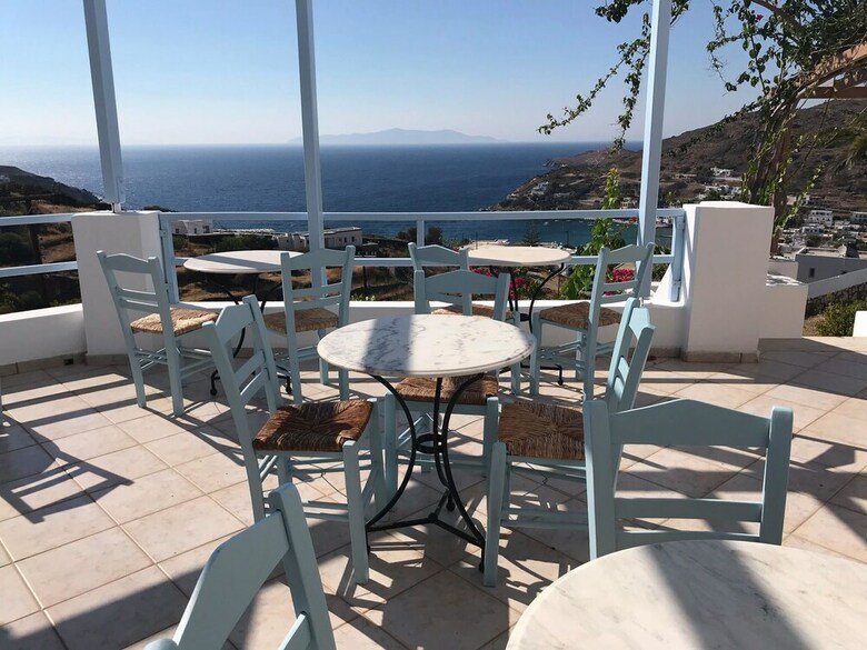 Hotel Horizon Blue