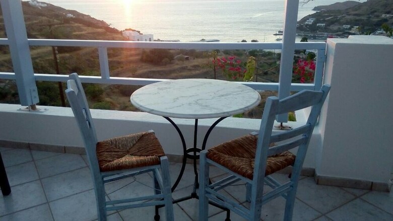Hotel Horizon Blue