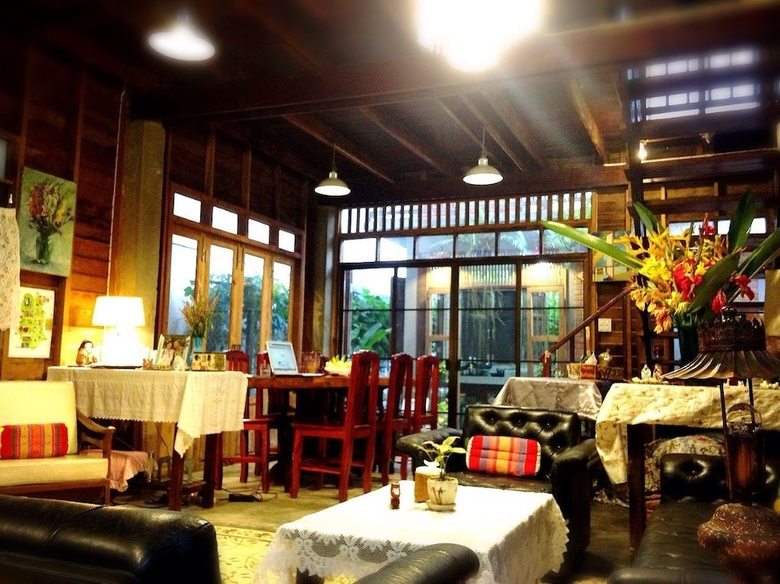 Hostal Baan Somlim Homestay