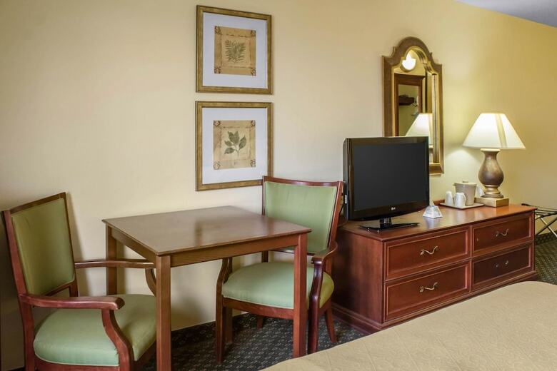 Hotel Quality Inn & Suites