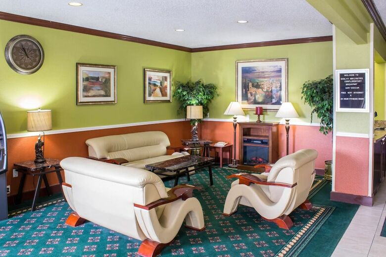 Hotel Quality Inn & Suites