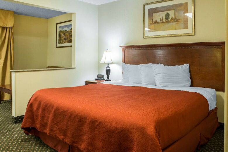 Hotel Quality Inn & Suites