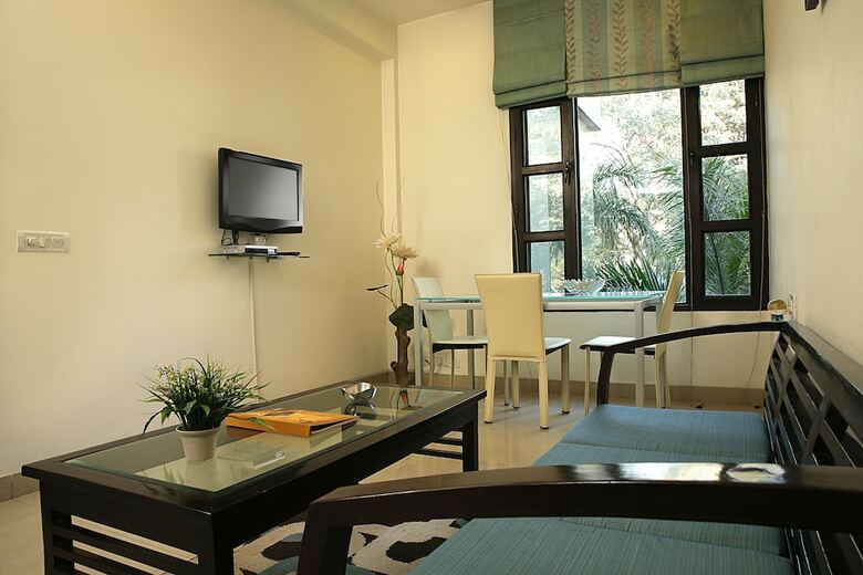 Bed & Breakfast Ahuja Residency Parklane