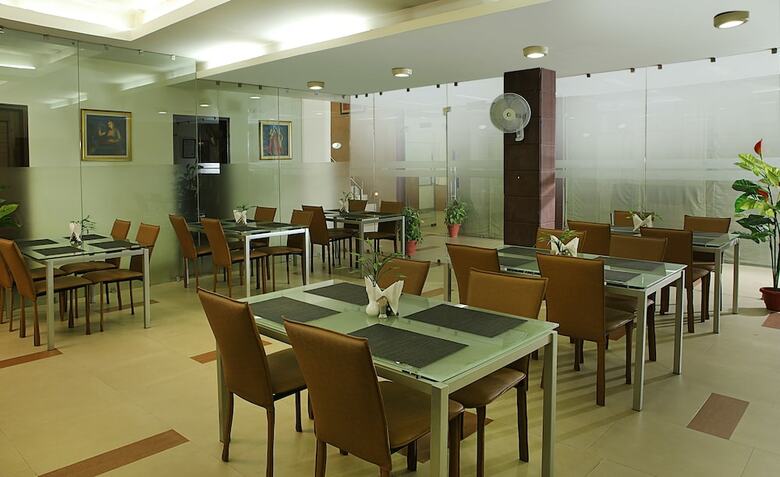 Bed & Breakfast Ahuja Residency Parklane