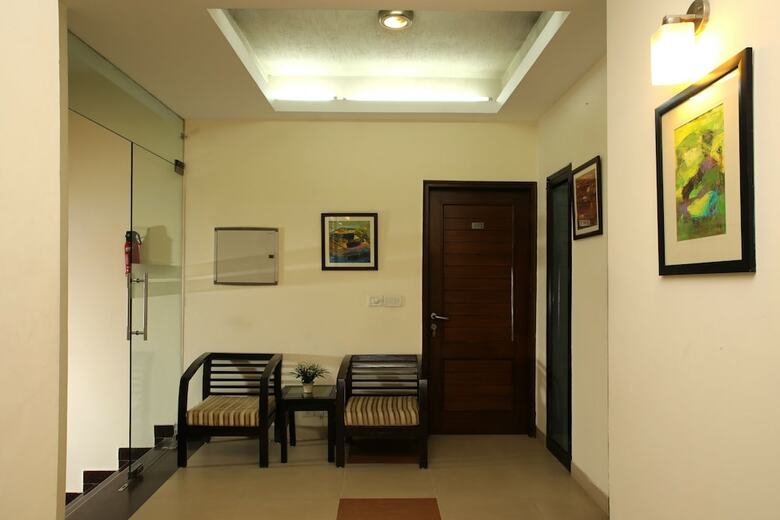 Bed & Breakfast Ahuja Residency Parklane