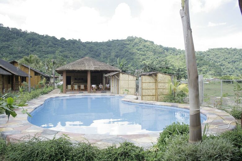 Hotel Calayo Beach Resort