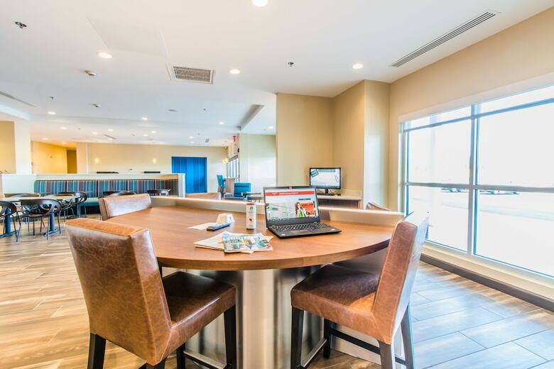 Hotel Towneplace Suites By Marriott Evansville Newburgh