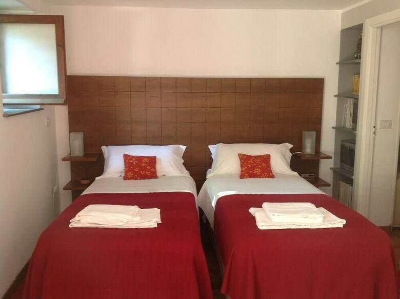 A O So� B&B