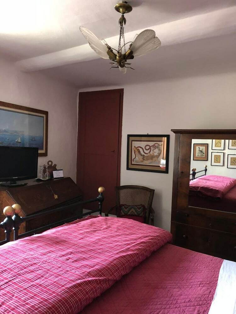 A O So� B&B