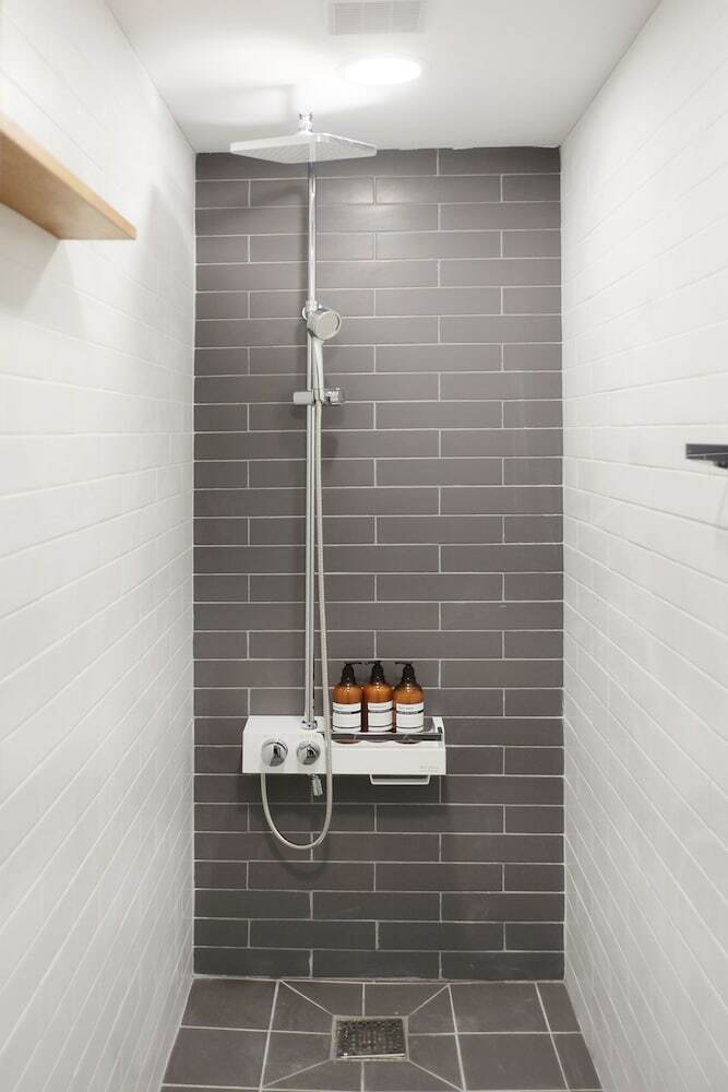 Hostal The Cube Hotel - Hostel