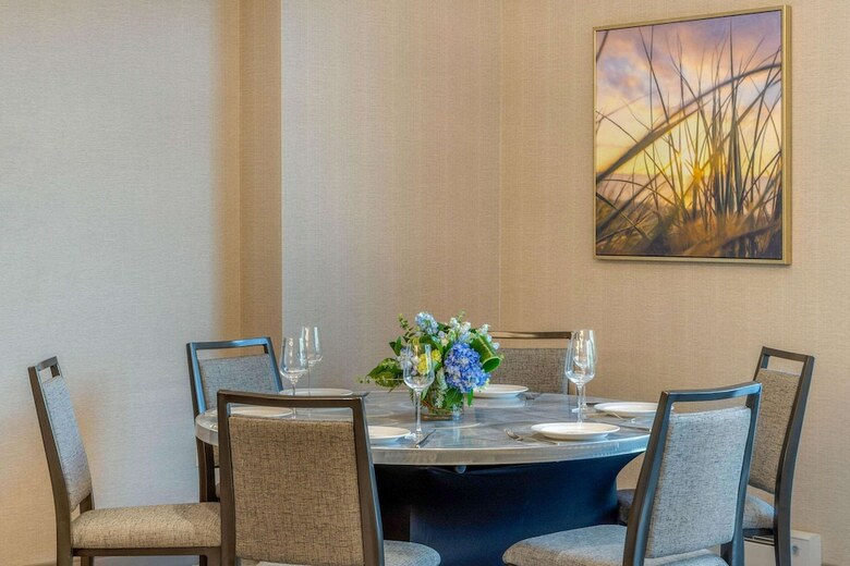 Cambria Hotel Charleston Riverview