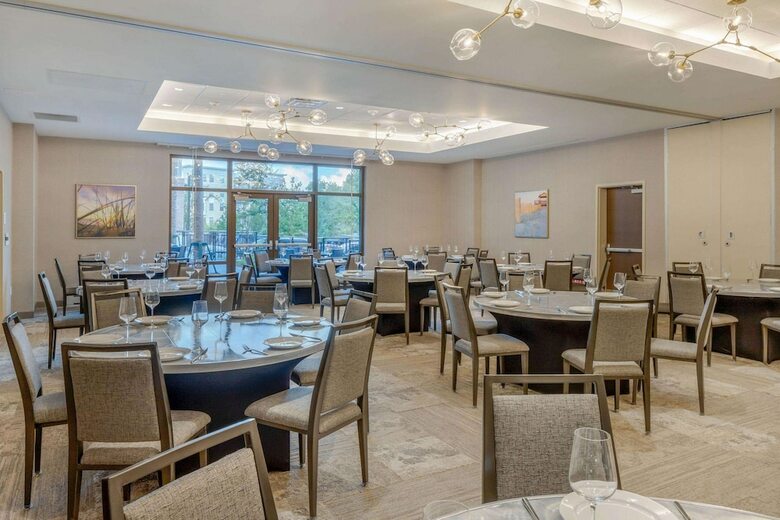 Cambria Hotel Charleston Riverview