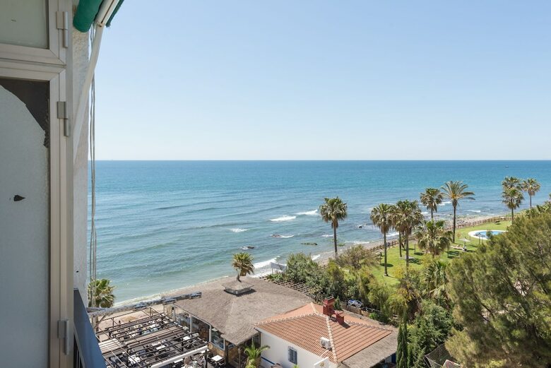 Apartamentos Calahonda Primera Linea de Playa