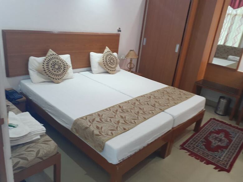 Hotel Airport Sky Inn