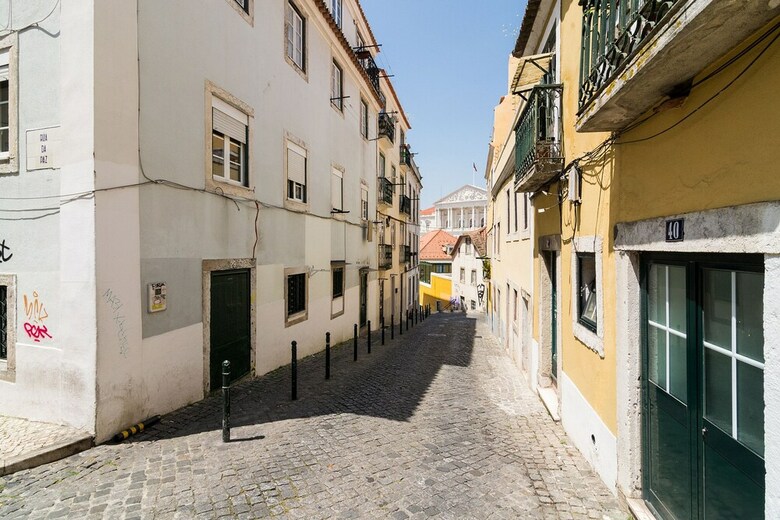 Enjoy Charming Downtown Apartment
