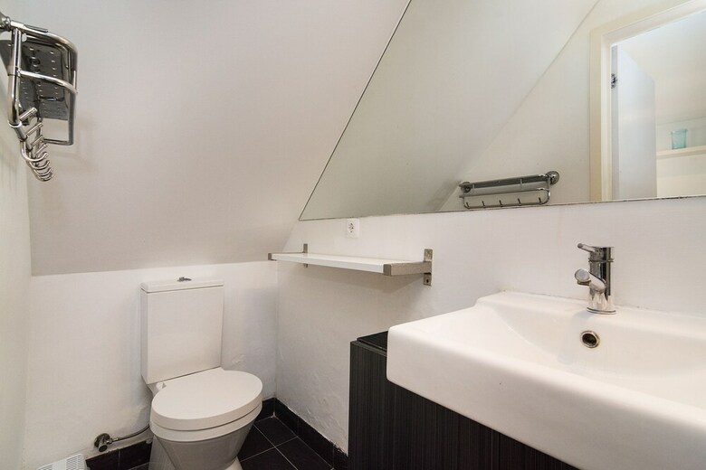 Enjoy Charming Downtown Apartment
