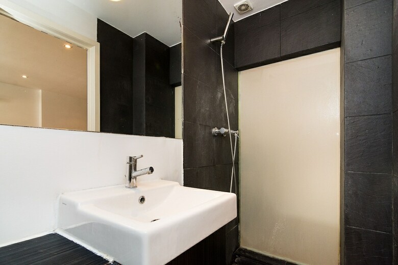 Enjoy Charming Downtown Apartment