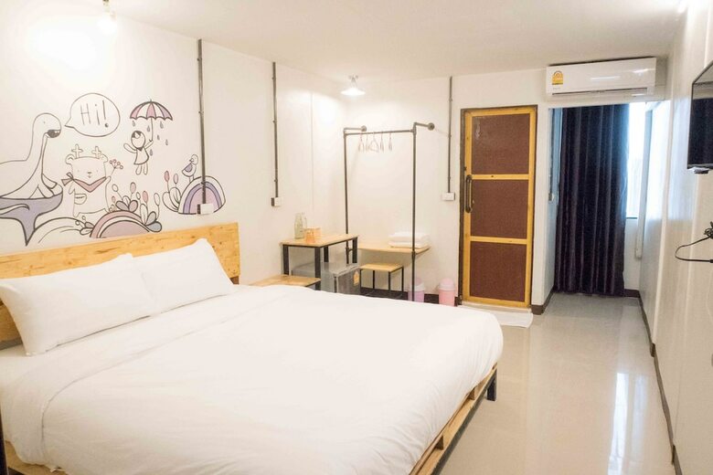 Qbix Hotel