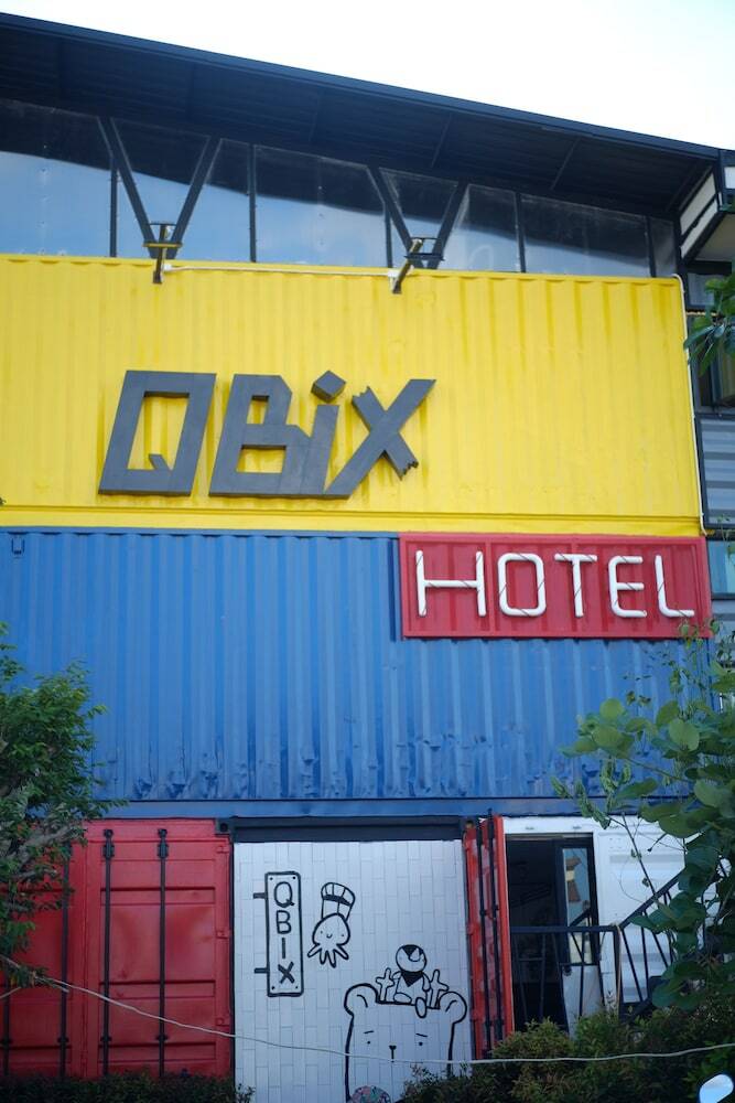 Qbix Hotel