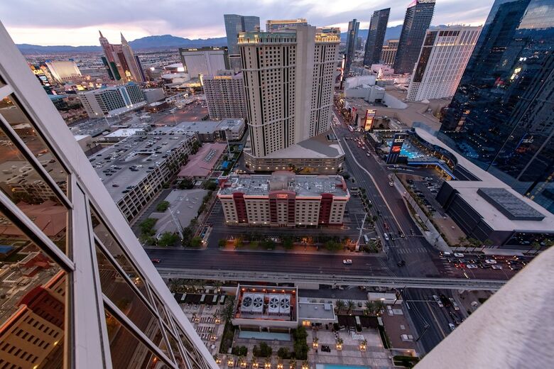Stripviewsuites At Signature