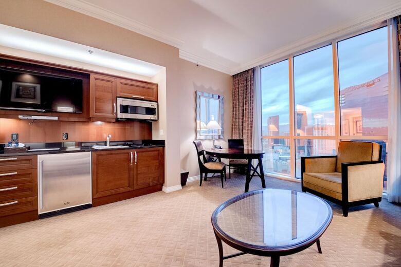 Stripviewsuites At Signature