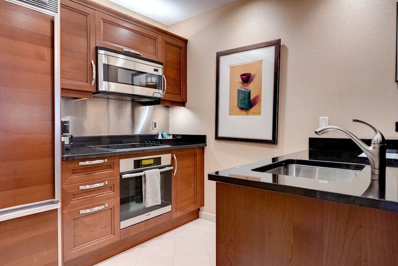 Stripviewsuites At Signature