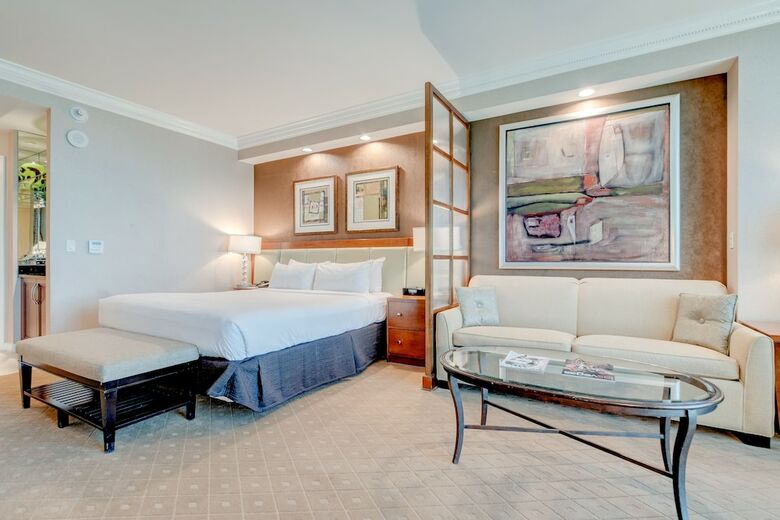 Stripviewsuites At Signature