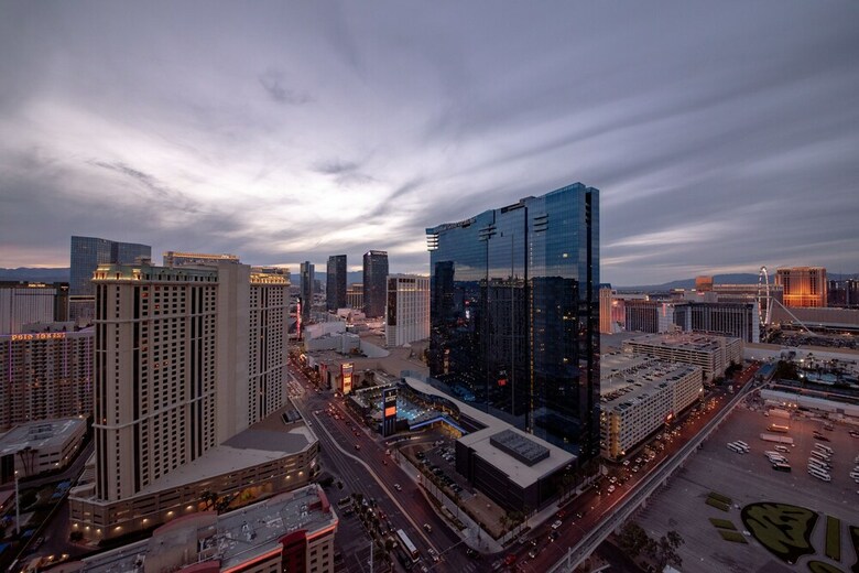 Stripviewsuites At Signature