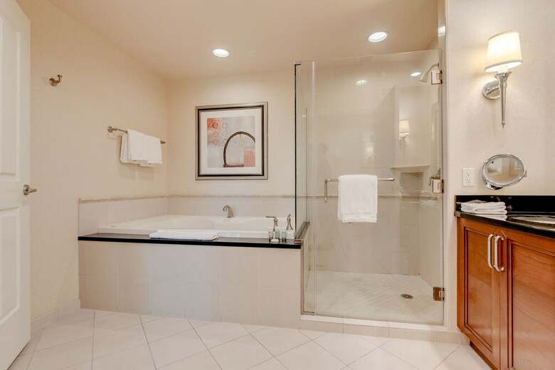 Stripviewsuites At Signature