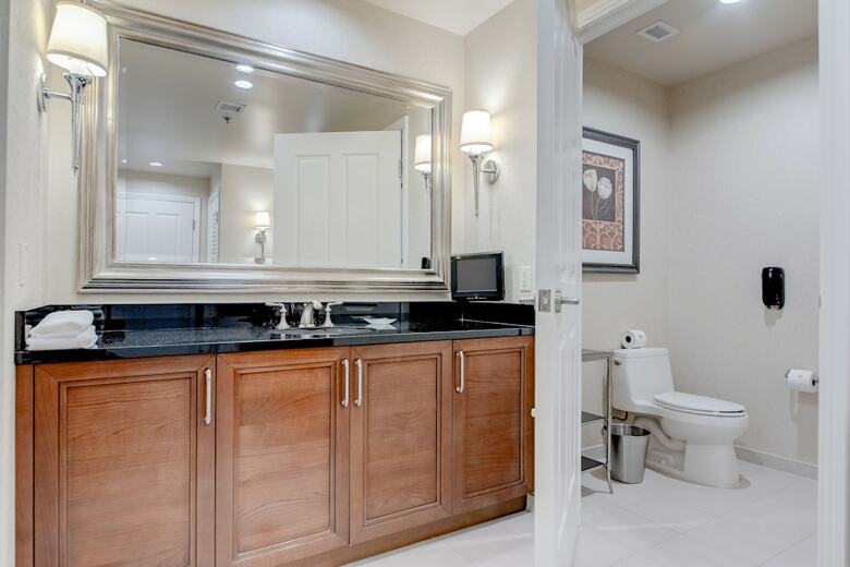 Stripviewsuites At Signature