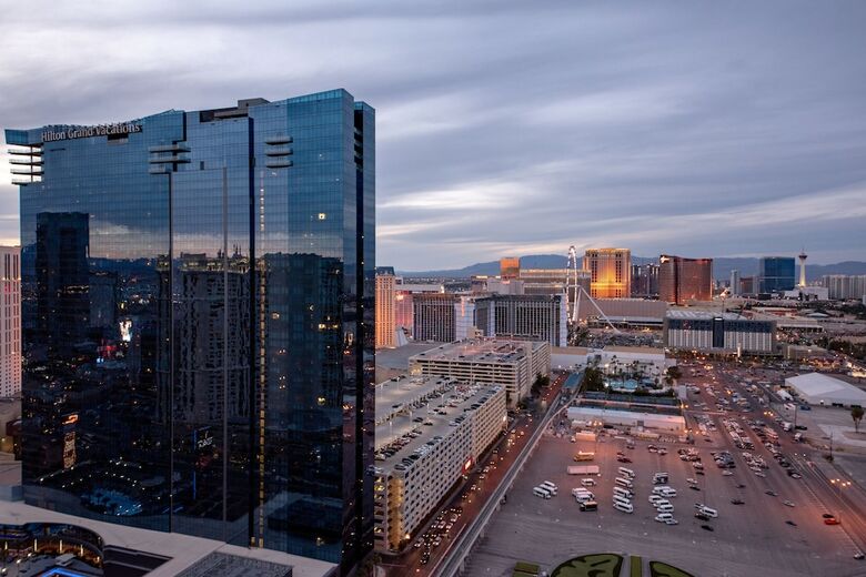 Stripviewsuites At Signature