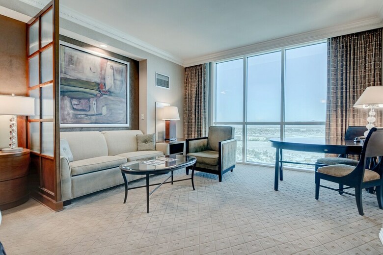 Stripviewsuites At Signature