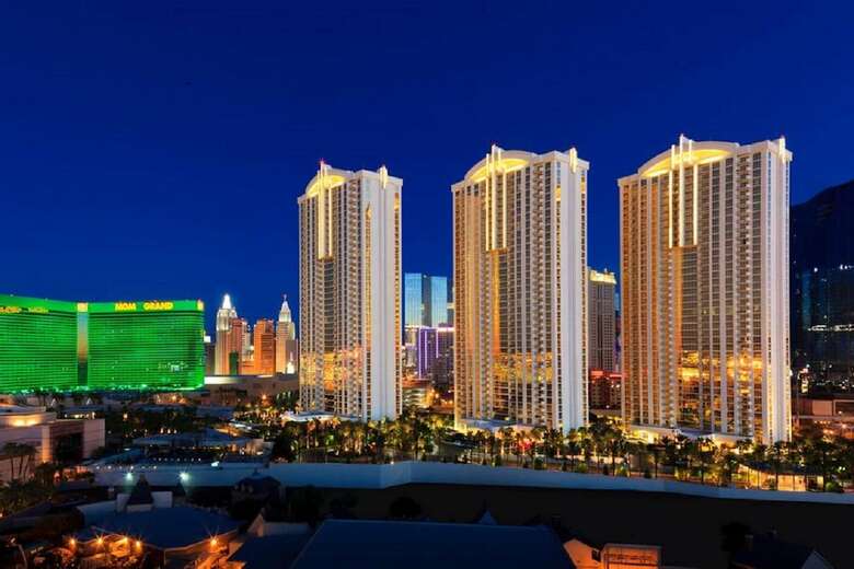 Stripviewsuites At Signature