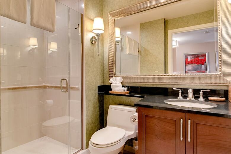 Stripviewsuites At Signature