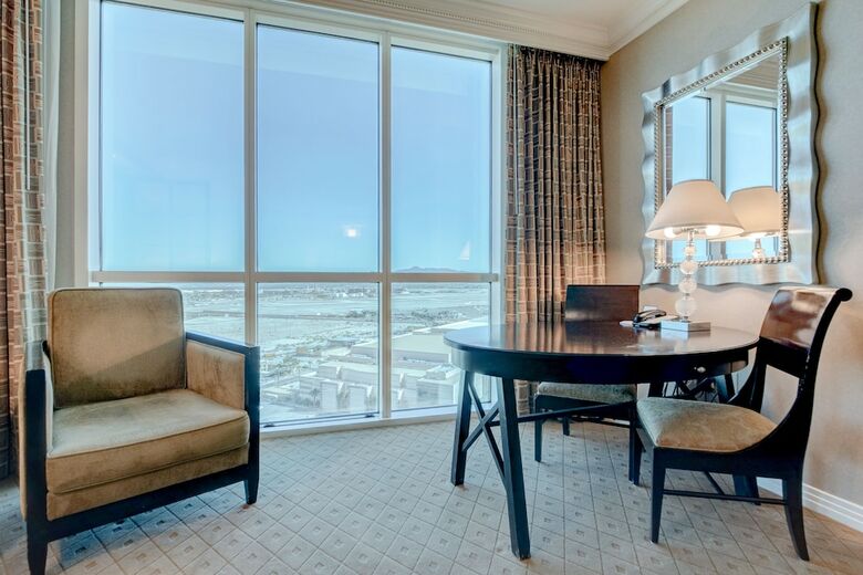 Stripviewsuites At Signature