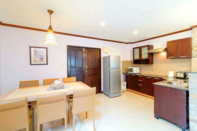 Baan Rawee Villas