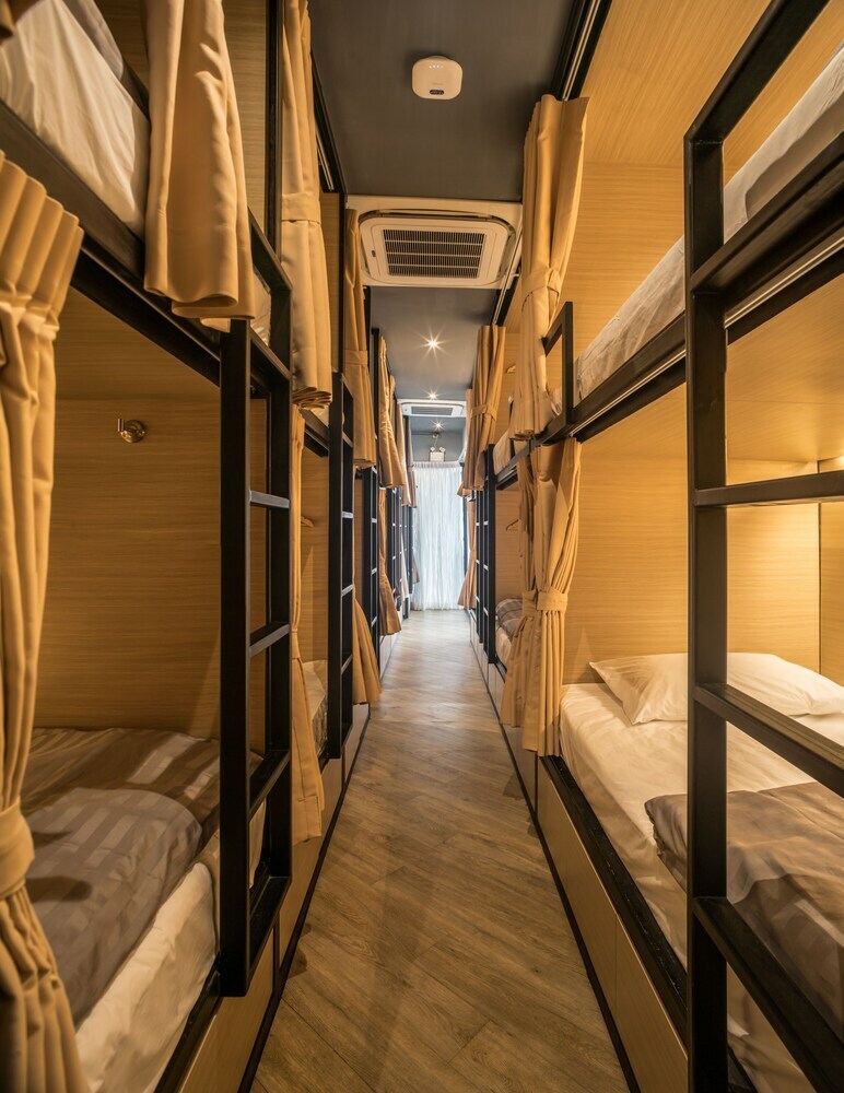 Hostal Sleep Box Patong