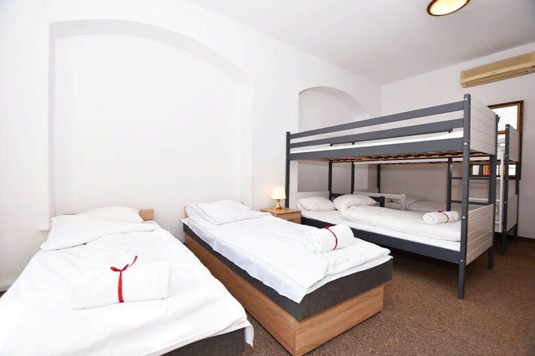 Hostal Dukes Hostel - Old Town