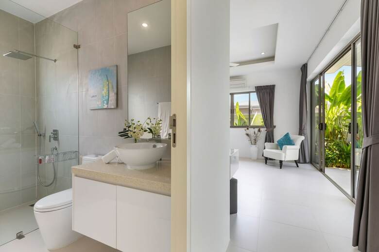 Villa White Orchid