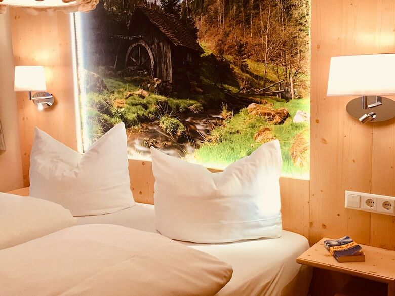 Schwarzwald- Hotel Kr�utle