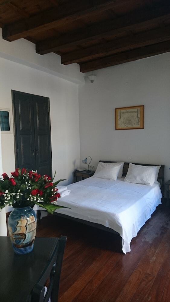 Amphora Hotel
